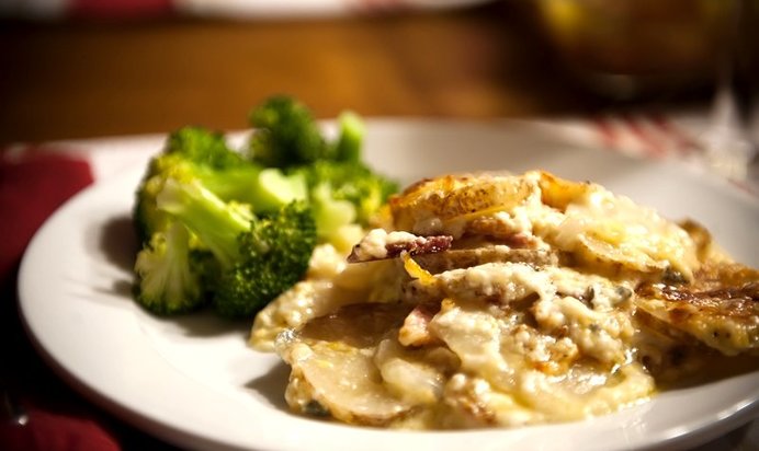 Картофельная запеканка с беконом