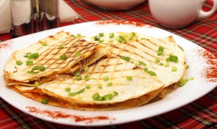 Кесадилья с курицей