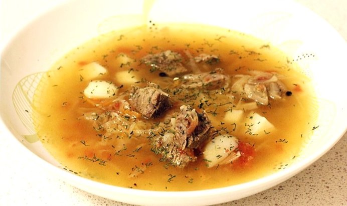 Сибирские щи с солеными помидорами