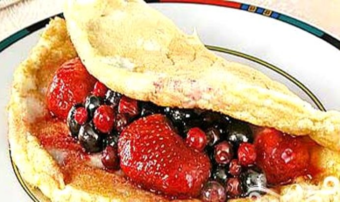 Омлет с ягодами