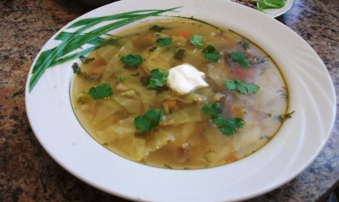 Щи из свежей капусты со свининой