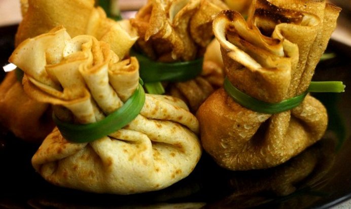 Блинные мешочки с ветчиной и сыром