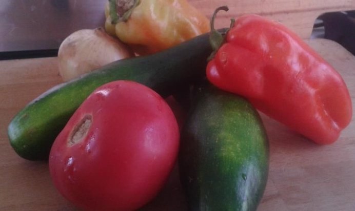 Оладьи из цуккини с теплой сальсой