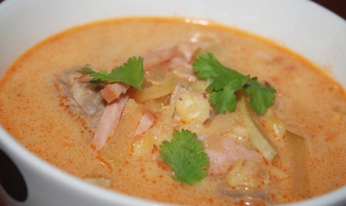 Гороховый суп на баранине с кабачком и сарделькой