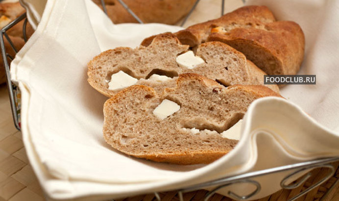 Гречневый хлеб с орехами и брынзой