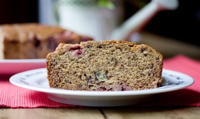 Медовый кекс с клубникой