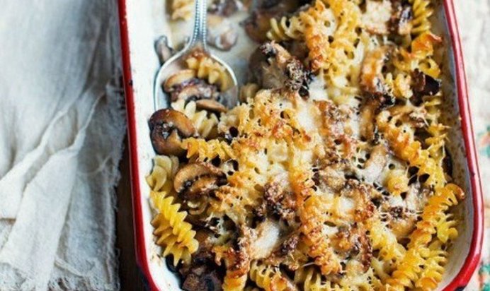 Запеченная паста с грибами, белым вином и сливками