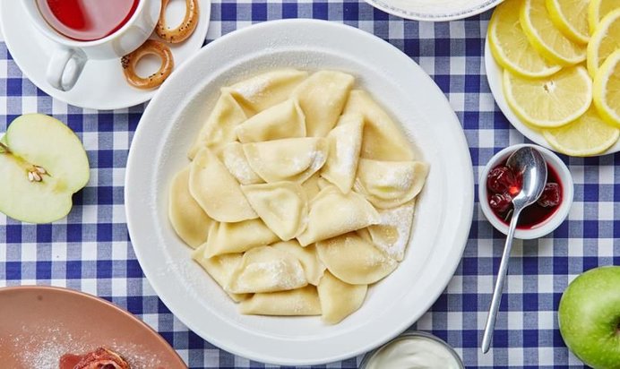 Вареники с творогом и изюмом