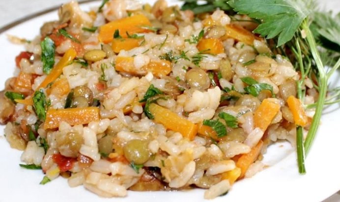 Ароматный плов с чечевицей