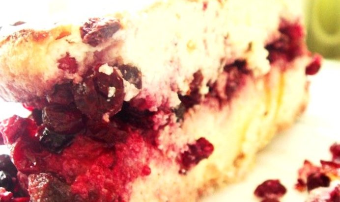 Творожно-ягодная запеканка