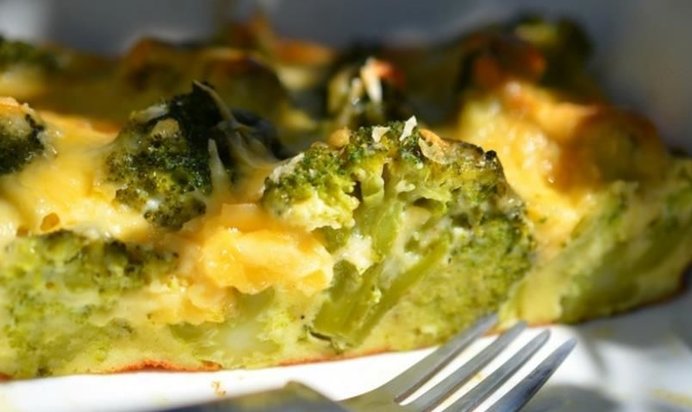 Низкокалорийная запеканка из брокколи с курицей