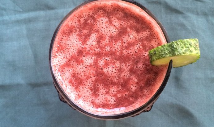 Смузи из вишни с огурцом