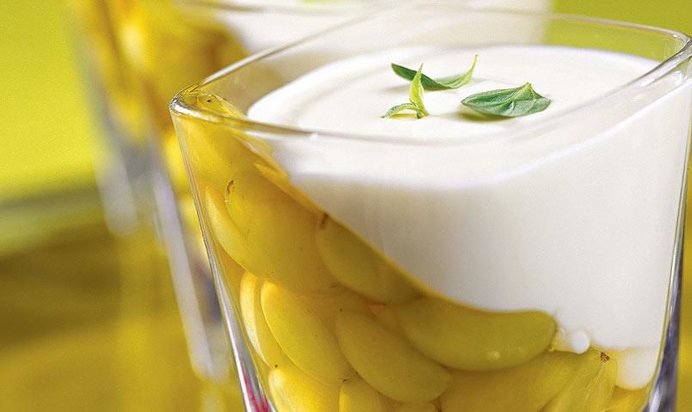 Виноград в желе из йогурта