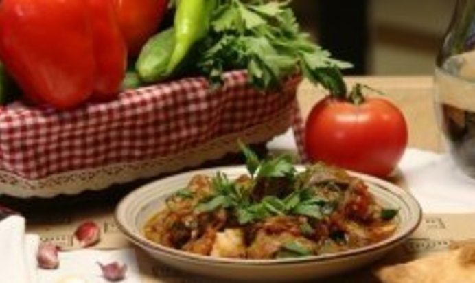 Чахохбили с курицей и пшеничными лепёшками