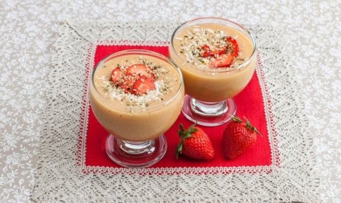 Смузи из клубники и манго