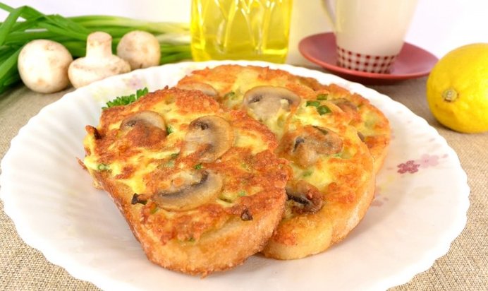 Сырные гренки с припеком из шампиньонов