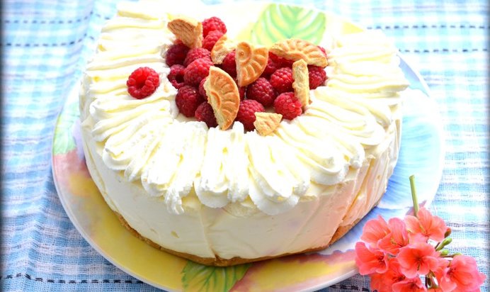 Торт из легкого творожного сыра «Малина со сливками»