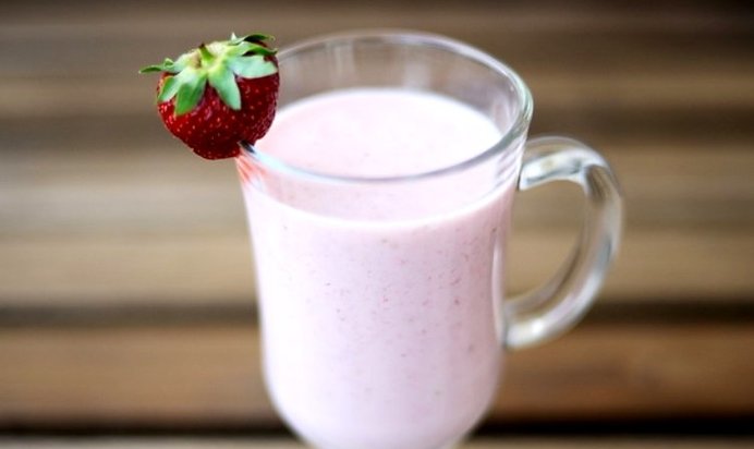 Клубнично-банановый смузи