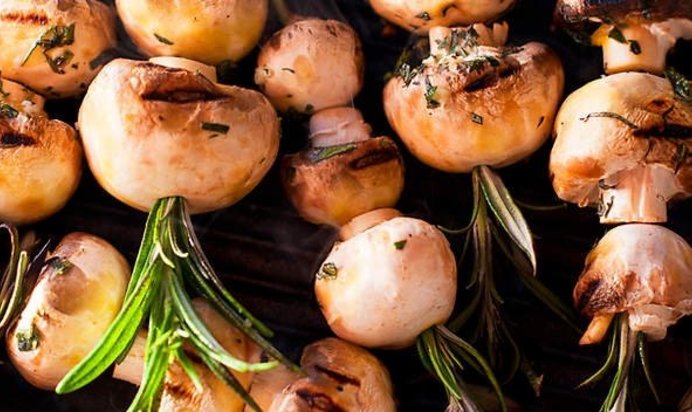 Шашлык из шампиньонов с розмарином