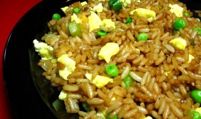 Рис с омлетом и зеленью