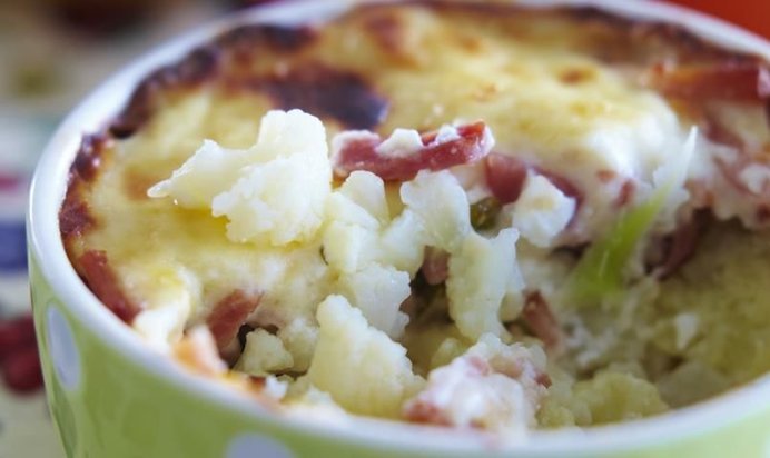 Запеканка из цветной капусты с сырным соусом