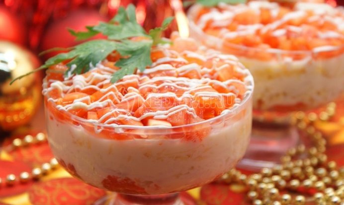 Коктейль-салат из ветчины с сыром и хлебом