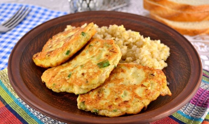 Куриные оладьи с кабачком