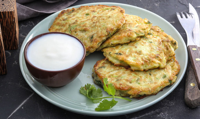 Кабачковые оладьи с чесноком