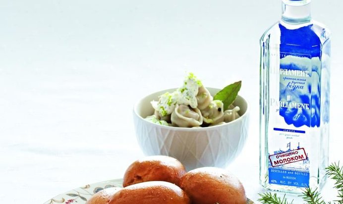 Пельмени с тушеной крольчатиной и острой сметаной