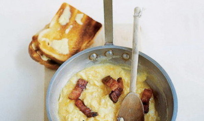 Омлет со сметаной и грудинкой