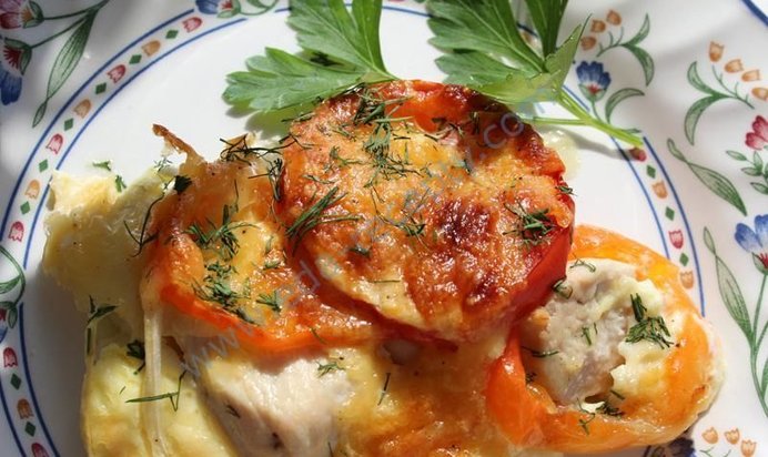 Запеканка из курицы с болгарским перцем и помидорами
