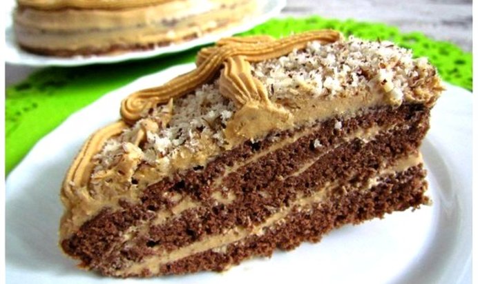 Шоколадный бисквитный торт с кремом из сгущенного молока