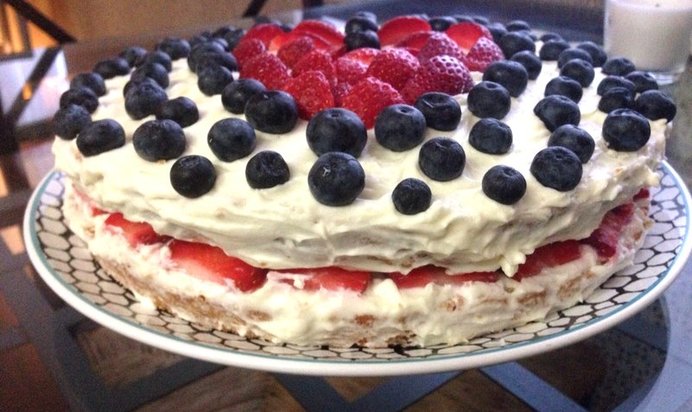 Бисквитный торт с кремом из сыра маскарпоне