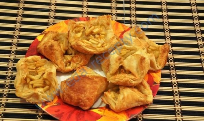 Слоеное пирожное с яблоком