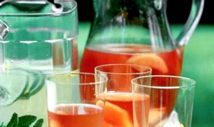 Пунш с розовым вином