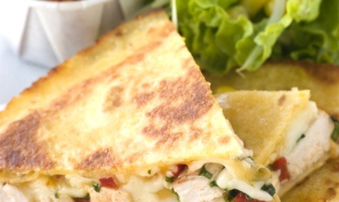 Кесадилья с курицей и баклажанами