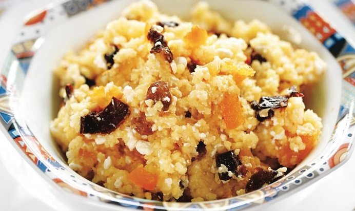 Пшенная каша с изюмом и творогом