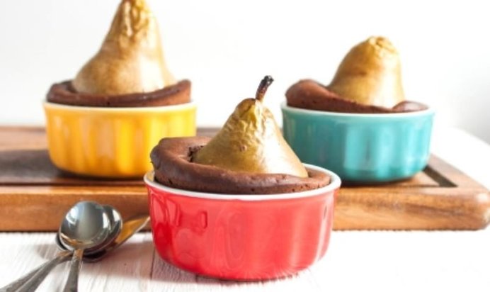 Шоколадные кексы с грушей