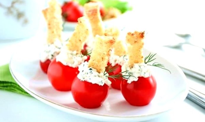 Фаршированные черри с чесночными гренками