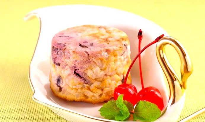 Творожно-рисовые запеканки с вишней
