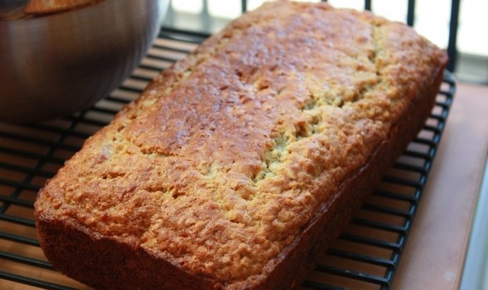 Хлеб с бананом и со сметаной