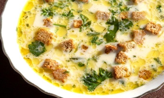 Суп из сыра стилтон с пармезановыми гренками