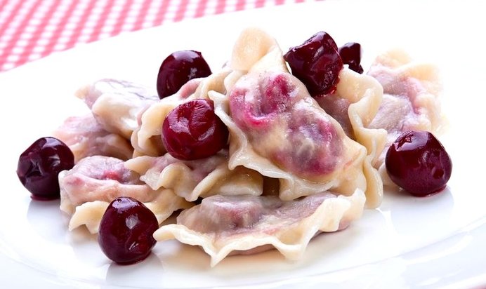 Вареники с вишней на пару на кефире