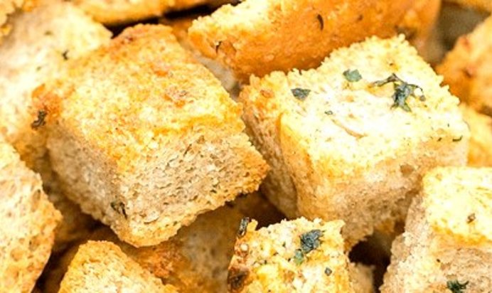 Гренки из белого хлеба в духовке