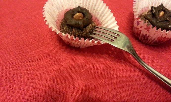 Пирожное «Картошка» с вишней и миндалем