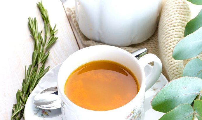 Горячий коктейль из облепихи с розмарином и имбирем