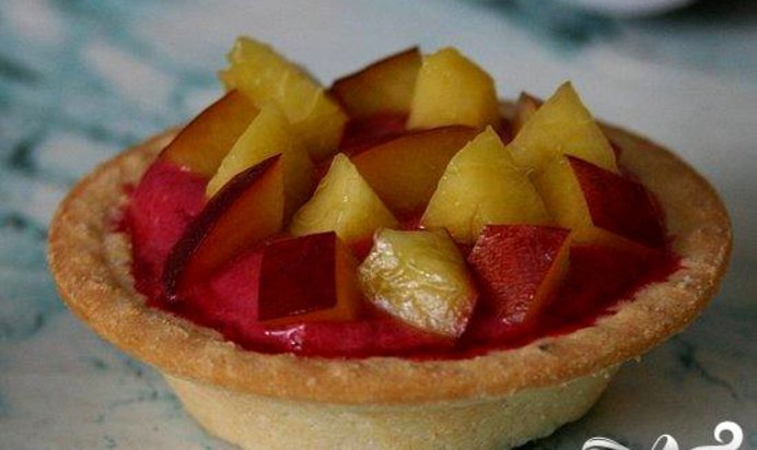 Холодные пирожные из вишни в тарталетках