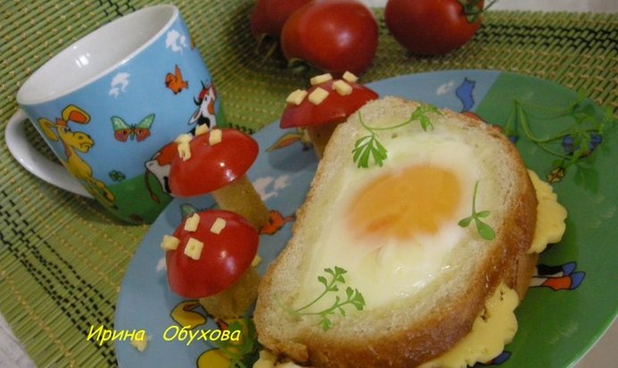 Бутерброд с жареным яйцом для ребенка