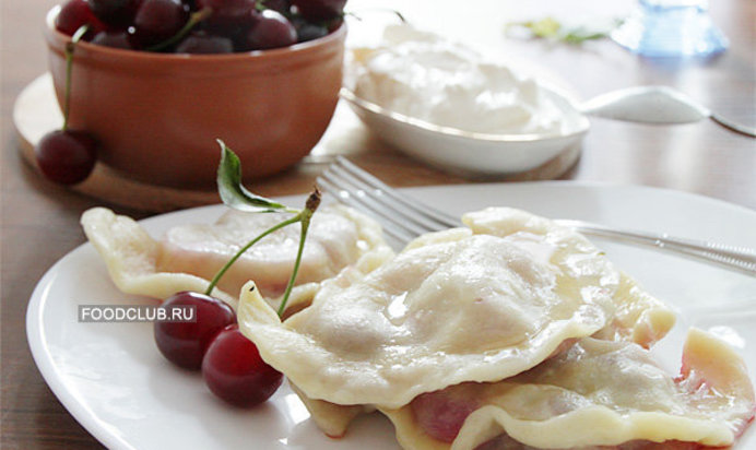 Вареники с вишней