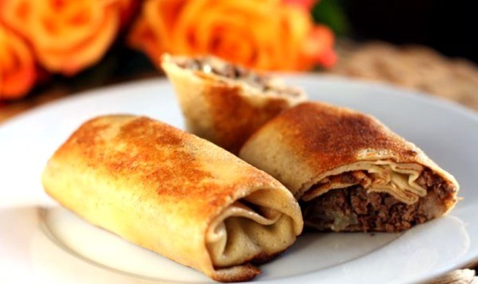 Домашние тонкие блинчики с фаршем